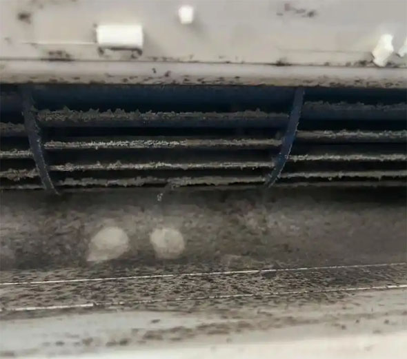 南华空调吹的风有股烧焦味是怎么回事